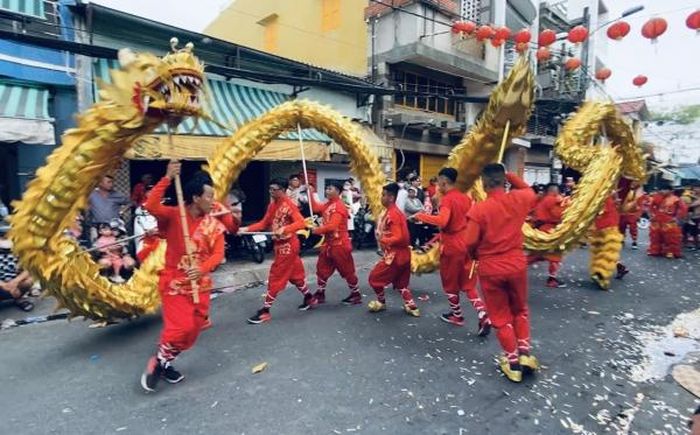Những màn biểu diễn của rồng khiến nhiều người trầm trồ thích thú.