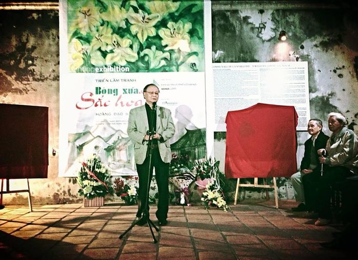 Triển lãm “Bóng xưa và Sắc hoa” năm 2013 của KTS Hoàng Đạo Kính tại đình Kim Ngân (Hà Nội)