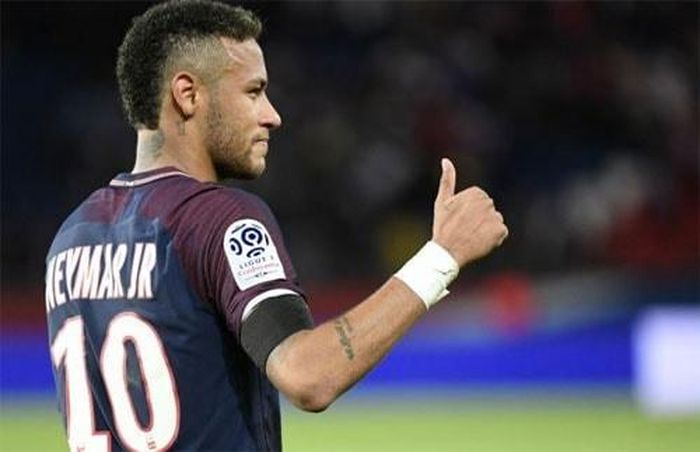 Neymar quyết định tái xuất tại Santos.