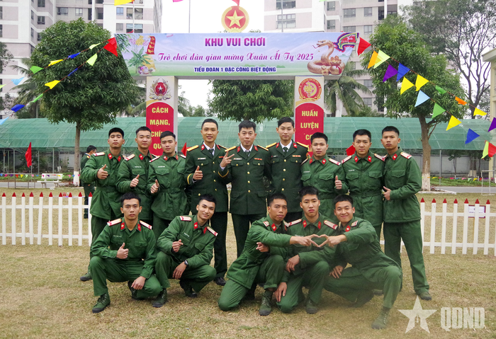 Tình đồng chí, đồng đội. 