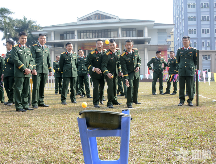 Nhiều hoạt động đón Tết có ý nghĩa, góp phần thắt chặt tình đồng chí, đồng đội. 