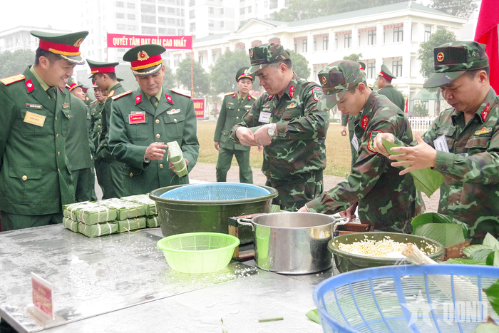  Lữ đoàn Đặc công biệt động 1 tổ chức thi gói bánh chưng. 