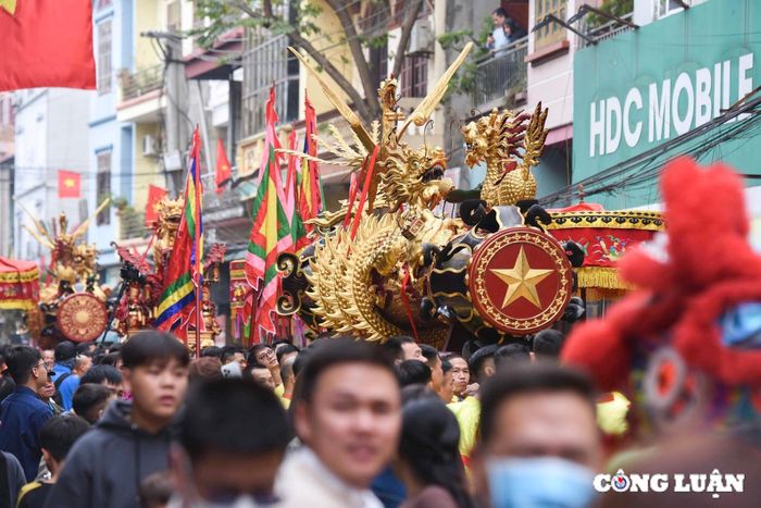 Để nhớ ơn Thiên Cương, làng Đồng Kỵ thờ đức Thiên Cương làm thần hoàng làng tại đình và hằng năm mở hội thi đốt pháo, tái hiện ngày Thiên Cương ra lệnh xuất quân đánh giặc.
