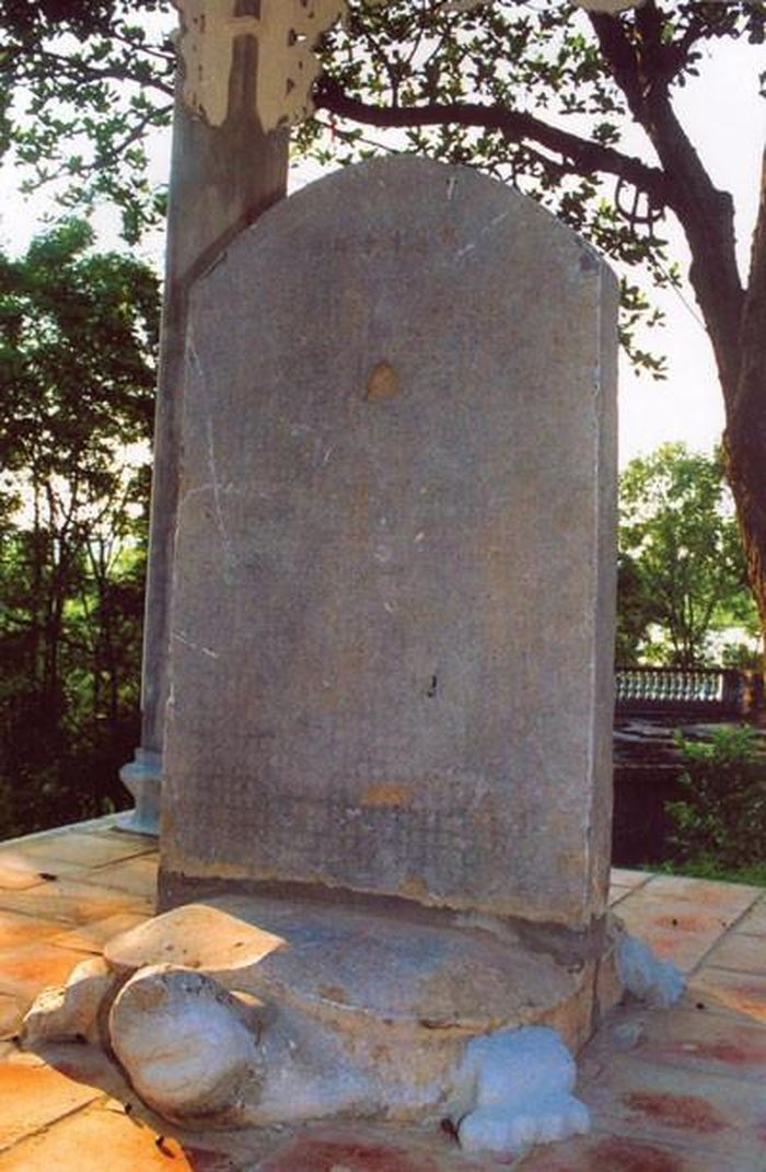 Bia "Báo ân tự bi ký" lập năm Trị Bình Long Ứng ngũ niên (1209)