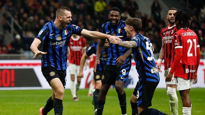 Stefan de Vrij níu lại 1 điểm cho Inter