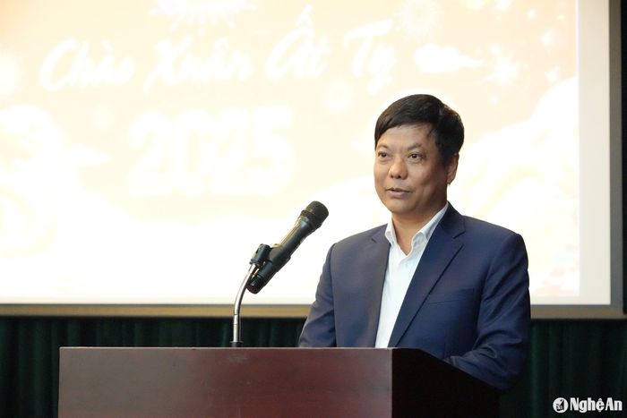 Ông Tạ Hữu Hùng - Giám đốc Công ty Thủy điện Bản Vẽ phát biểu tại buổi gặp mặt đầu năm. Ảnh: Tiến Đông