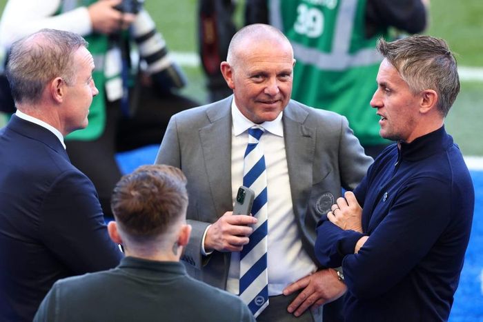 Barber (giữa) đã giám sát hàng loạt thương vụ chuyển nhượng thành công tại Brighton (Shaun Brooks – CameraSport qua Getty Images).