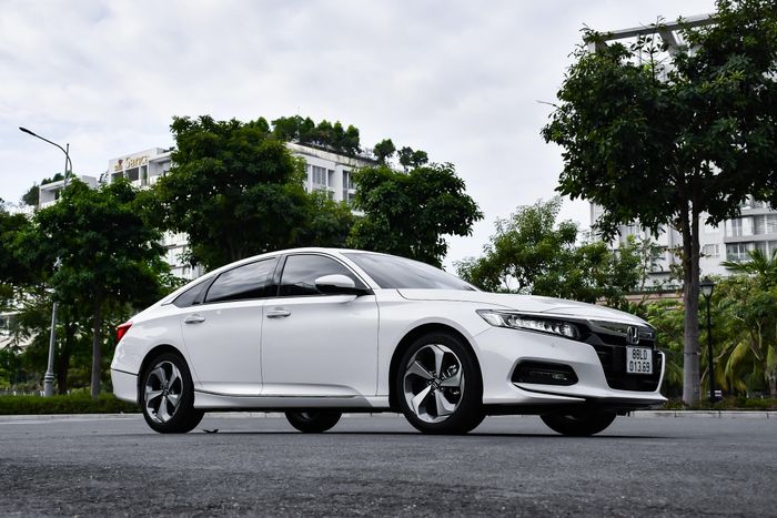 Honda Accord được giảm 250 triệu, trong khi CR-V ưu đãi 50% phí trước bạ. Ảnh: Bối Hạ, Vĩnh Phúc.