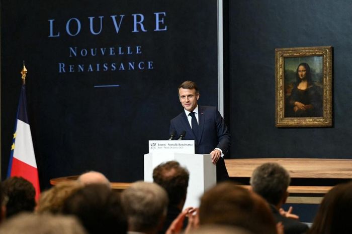 Tổng thống Pháp Emmanuel Macron cho biết bức tranh sẽ được chuyển đến một địa điểm “có thể tiếp cận độc lập” trong bảo tàng