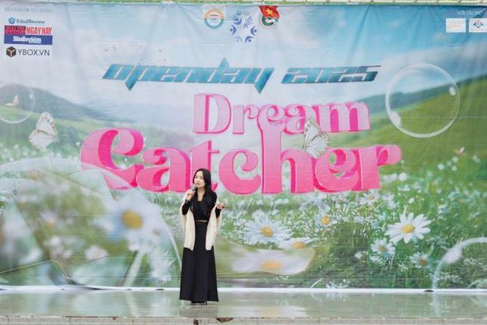 Diễn giả giúp học sinh có cơ hội lắng nghe những chia sẻ chân thành, mở rộng góc nhìn về các ngành nghề. (Ảnh: BTC)