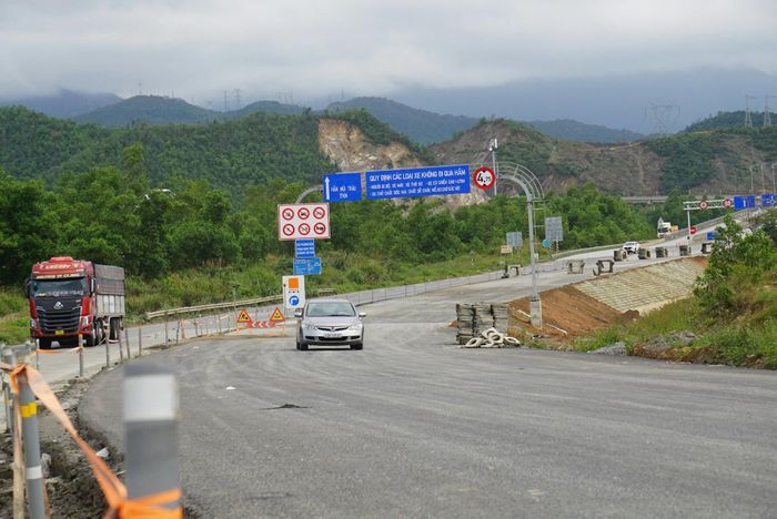 Cao tốc Hòa Liên - Túy Loan có chiều dài khoảng 11,5km, đi qua 3 xã Hòa Liên, Hòa Sơn, Hòa Nhơn (huyện Hòa Vang, TP. Đà Nẵng) với quy mô 6 làn xe, bề rộng nền đường 29m.