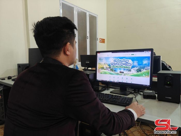 Người dân tìm hiểu thông tin du lịch mộc châu qua website mocchautour.vn.