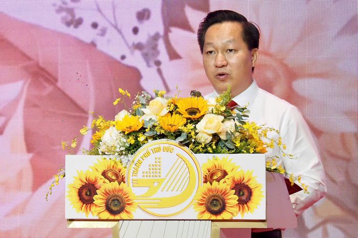 Chủ tịch UBND TP Thủ Đức Hoàng Tùng phát biểu tại hội nghị. Ảnh: HOÀNG HÙNG