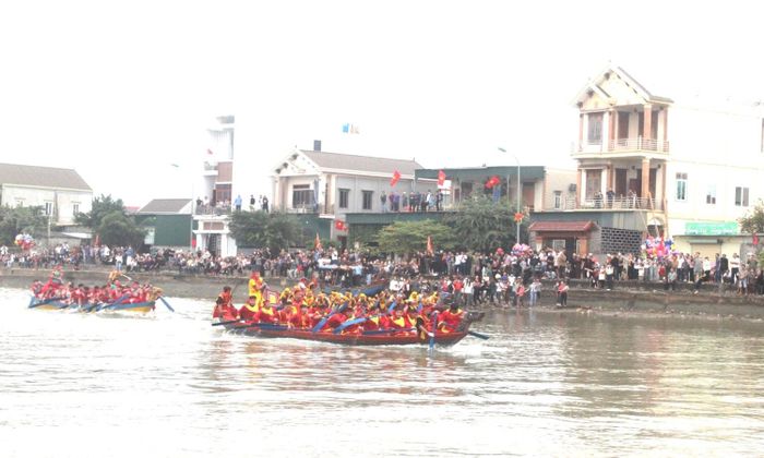 Lễ hội đua thuyền đầu năm mới của ngư dân.