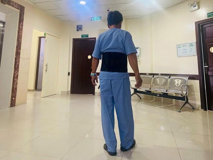 Bệnh nhân Đ. đi lại dễ dàng sau 2 ngày phẫu thuật.