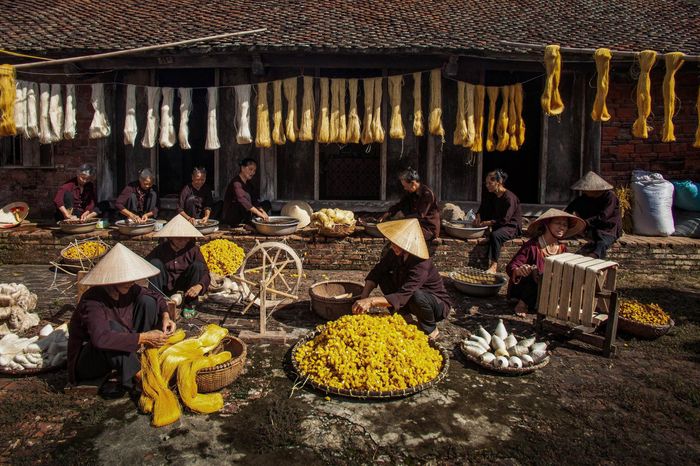 Đũi Nam Cao nổi tiếng khắp cả nước nhờ sự độc đáo. Đó là những sản phẩm được làm thủ công với rất nhiều công đoạn. Từ khâu chọn nguyên liệu tới khi ra thành phẩm đòi hỏi sự công phu, cần mẫn, tỉ mỉ, trau chuốt từng chút một của nghệ nhân.