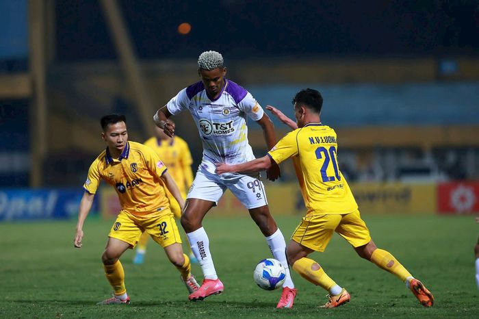 Hà Nội FC thể hiện đẳng cấp cao hơn SLNA. Ảnh: Hải Hoàng.