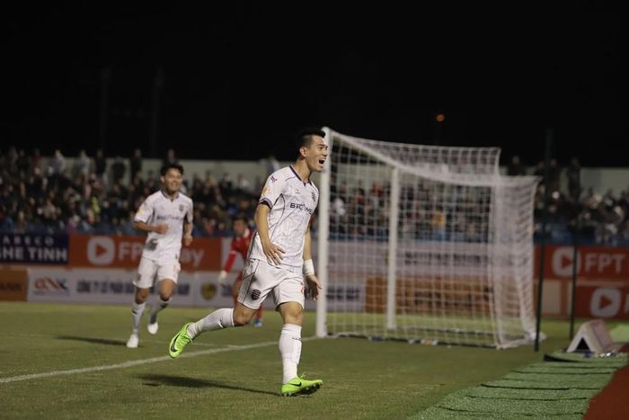 Tiến Linh tạm dẫn đầu danh sách ghi bàn ở V-League 2024/25 với 8 bàn. Ảnh: BBình Dương