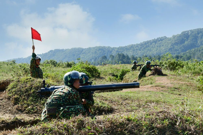 Cán bộ, chiến sĩ Trung đoàn 692 (Sư đoàn 301, Bộ tư lệnh Thủ đô Hà Nội) tham gia thực binh trong diễn tập khu vực phòng thủ TP Hà Nội. Ảnh: HỮU THU