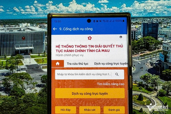 Theo UBND tỉnh Cà Mau, năm 2024, tỷ lệ nộp hồ sơ trực tuyến của tỉnh Cà Mau đạt 93,14%; và tỷ lệ thanh toán trực tuyến của tỉnh đạt 70,73%. Ảnh minh họa: D.L