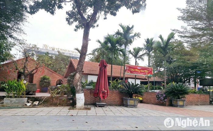 Cụm những công trình vi phạm trên phạm vi đất quy hoạch xây dựng sân vườn. Ảnh: Hà Giang