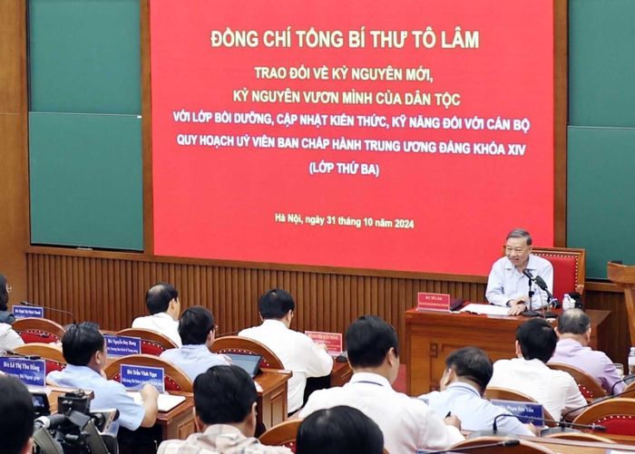 Chiều 31/10/2024, tại Học viện Chính trị Quốc gia Hồ Chí Minh, Tổng Bí thư Tô Lâm trao đổi một số nội dung về kỷ nguyên mới, kỷ nguyên vươn mình của dân tộc với các học viên Lớp bồi dưỡng, cập nhật kiến thức, kỹ năng đối với cán bộ quy hoạch Ủy viên Ban chấp hành Trung ương Đảng khóa XIV (Lớp 3).