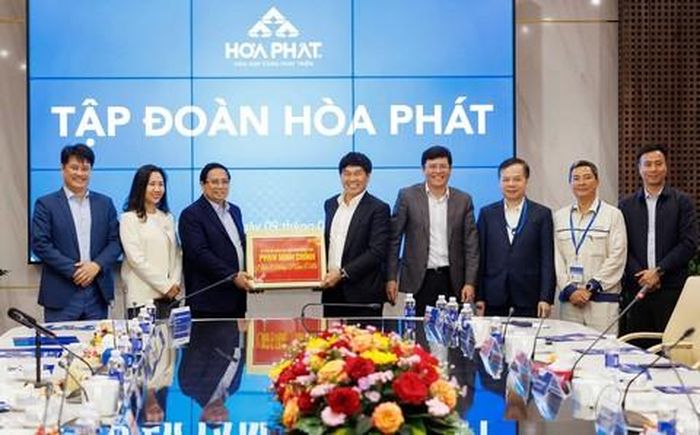 Thủ tướng Chính phủ Phạm Minh Chính chúc mừng năm mới đến lãnh đạo Tập đoàn Hòa Phát.