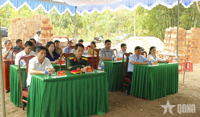  Các đại biểu dự lễ khởi công.