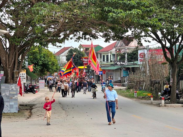 Lễ rước linh ở một số địa phương ở huyện Đô Lương thể hiện quan niệm "con người có tổ có tông", hiếu thuận và tục thờ cúng tổ tiên của người dân nơi đây. Ảnh: HT