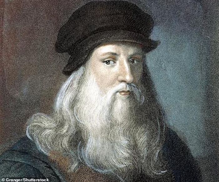 Leonardo da Vinci được mời đến Lâu đài Sforza vào năm 1495 để giúp trang trí nội thất. Trong thời gian này, ông đã thực hiện một số bản phác thảo về hệ thống phòng thủ quân sự