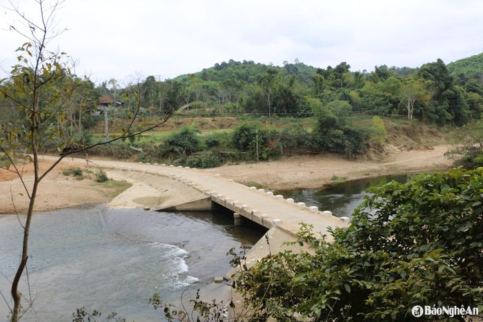 Cầu tràn bản Lìm, xã Châu Phong. Ảnh: KL