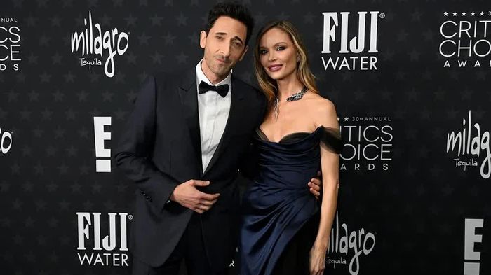 Adrien Brody hạnh phúc bên bạn gái Georgian Chapman