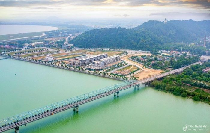Thành phố ven bờ sông Lam. Ảnh: Tư liệu Báo Nghệ An