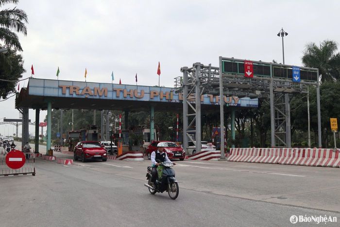 Trạm thu phí Bến Thủy 1. Ảnh: Tiến Đông