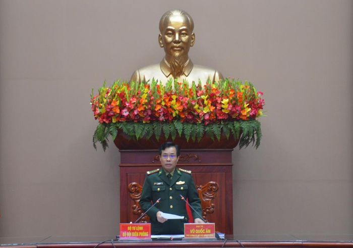Đại tá Vũ Quốc Ân chủ trì buổi làm việc. Ảnh: TK