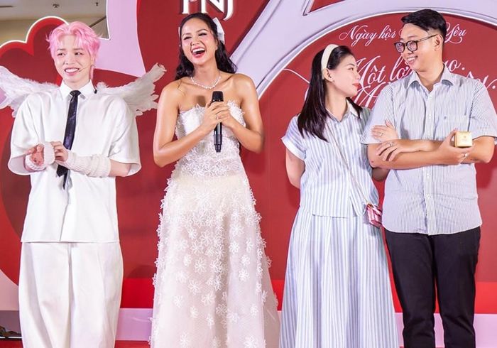 Sự kiện còn có sự góp mặt của H'Hen Niê. Nàng hậu có những màn tương tác ăn ý cùng khách mời. 