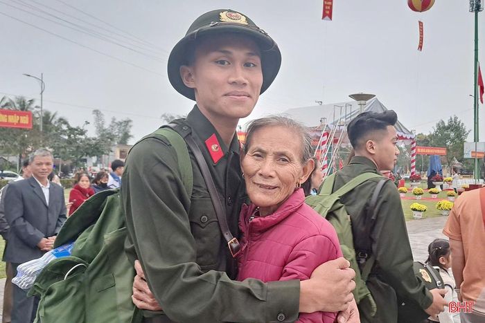  Ấm áp trong vòng tay của bà... 
