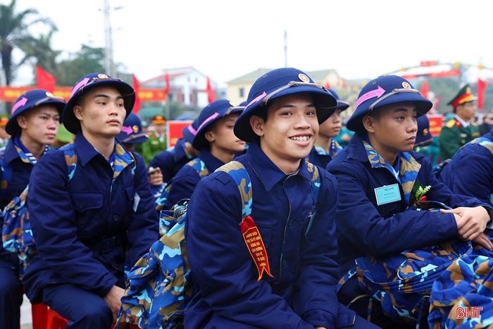  Môi trường quân đội là "ngôi trường lớn" giúp các chàng trai trẻ trưởng thành. 