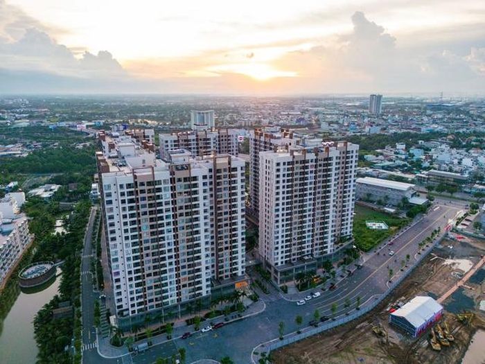 Chuyên gia cho rằng áp dụng thuế chuyển nhượng BĐS theo thời gian nắm giữ có thể hạn chế đầu cơ và ổn định thị trường.