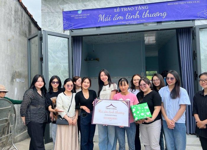 FC Thùy Tiên trao nhà tình thương cho người dân Phú Yên