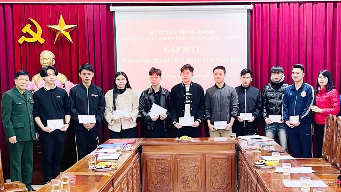  Phường Bắc Cường, thành phố Lào Cai gặp mặt, động viên công dân nhập ngũ năm 2025. 