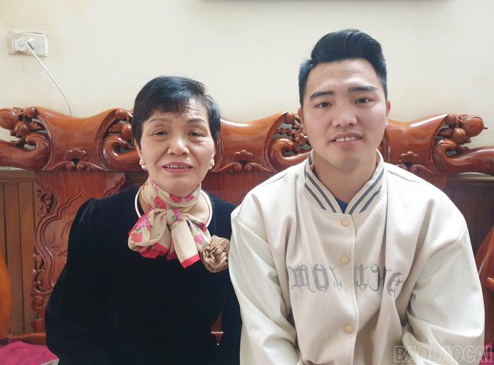  Dù đang có việc làm ổn định dưới Hà Nội nhưng thanh niên Bùi Tiến Thành vẫn viết đơn tình nguyện nhập ngũ. 