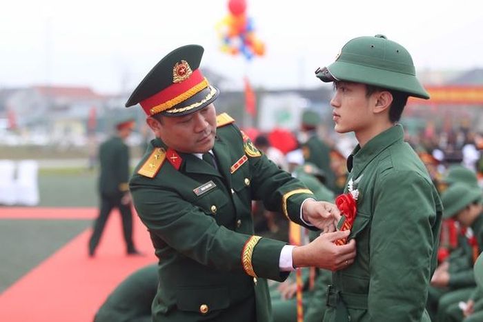 Năm 2025, tỉnh Hà Tĩnh được giao chỉ tiêu tuyển chọn 1.300 công dân thực hiện nghĩa vụ quân sự và 268 công dân tham gia nghĩa vụ Công an nhân dân.