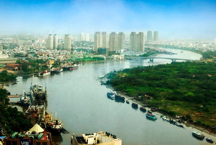 Với chiều dài gần 80 km, cùng hệ thống kênh rạch chằng chịt, là lợi thế to lớn để TP Hồ Chí Minh phát triển đô thị theo hướng sông Sài Gòn.