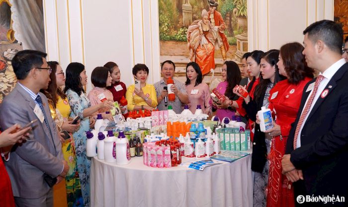 Đây là cơ hội để các doanh nghiệp trên địa bàn Nghệ An - Hà Tĩnh kết nối, trao đổi cơ hội kinh doanh hiệu quả. Ảnh: Nguyệt Minh