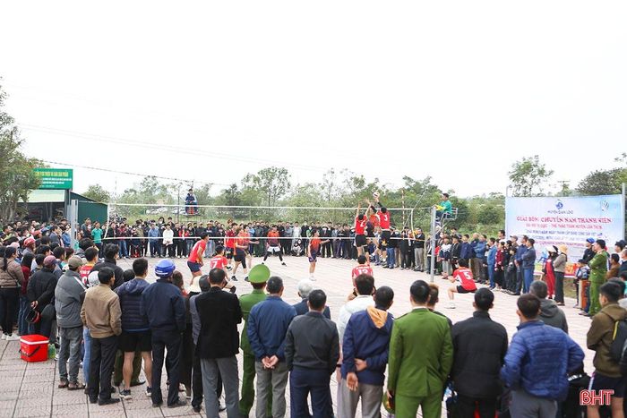  Lễ hội chùa Hương Tích là sự kiện văn hóa thu hút đông đảo du khách thập phương về tham dự. 