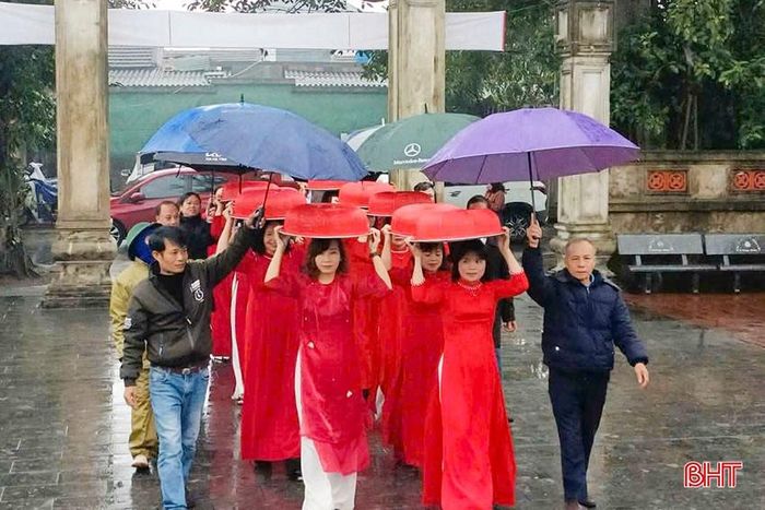  Người dân xã Mai Phụ (Thạch Hà) tham gia các hoạt động lễ hội tại lễ giỗ vua Mai Hắc Đế, năm 2025. 