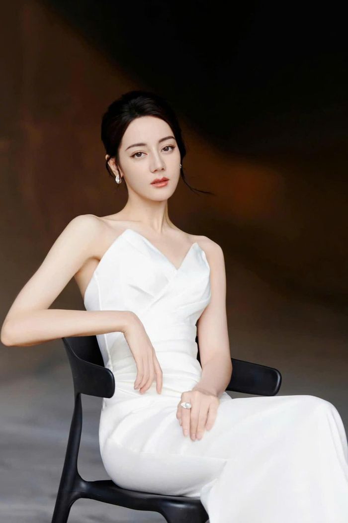 Nhan sắc "không tuổi" của Địch Lệ Nhiệt Ba. Ảnh: Sina