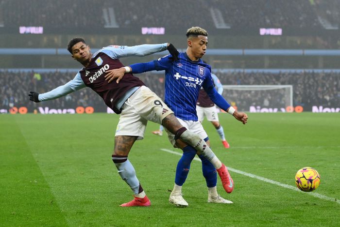  Rashford hy vọng phong độ chói sáng tại Villa có thể giúp bản thân sang Barcelona. 