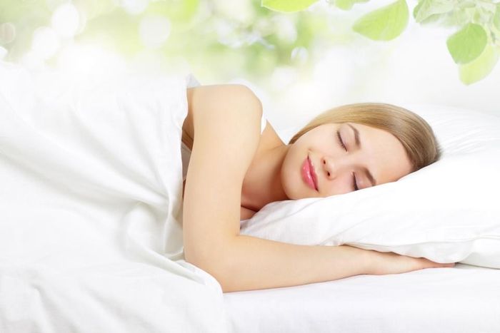 Giấc ngủ ngon và đủ thời gian đem lại sức sống cho làn da. Ảnh: Fotolia.
